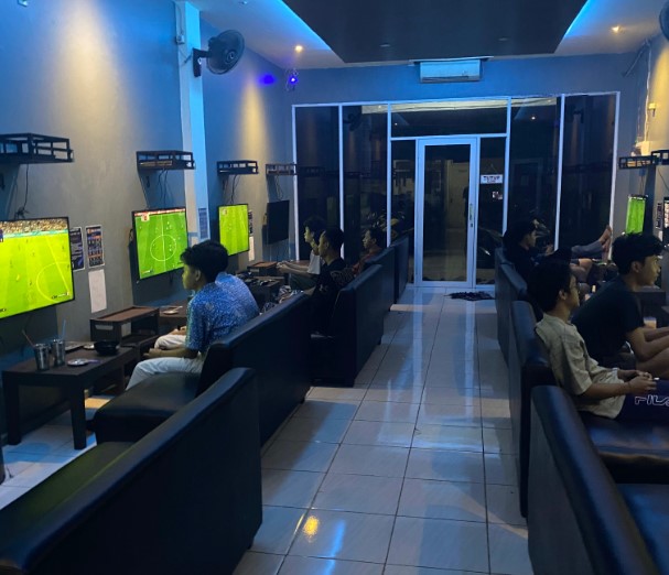 PIX Gaming Cafe Relish, 1. Supernova Esports iCafe, 2. Raftel Cybernet, 3. Gamers Paradise, 4. Tokyo GamingSpace Sunter, 5. Colosseum Arena Palmerah, 6. Prima Warnet, 7. TNC Kemanggisan, 8. PIX Gaming Cafe, 9. Colosseum Arena Puri, 10. Mineski Infinity Cafe – Sunter, 11. Azure Command Centre, 12. Warnet 24 Jam Home Of Gamers Manunggal 2, 13. Spade Gaming Space Kemanggisan