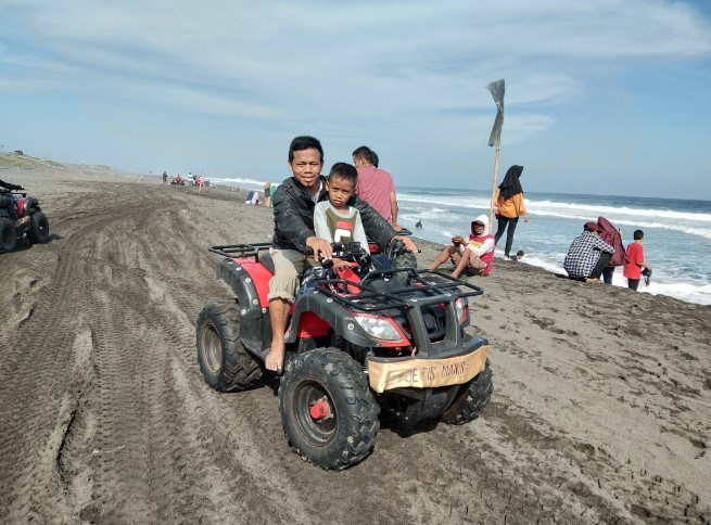 Pantai Jetis masmuji, 1. Pantai Dewaruci Jatimalang, 2. Pantai Jetis, 3. Pantai Ketawang, 4. Sumber Adventure Center (SAC), 5. Hutan Pinus Kalilo Kaligesing, 6. Alun-alun Kota Purworejo, 7. Masjid Agung Darul Muttaqin Purworejo, 8. Goa Seplawan, 9. Wisata Bukit Sikepel, 10. Wisata Bukit Sikepel, 11. Wisata Curug Gunung Putri, 12. Taman Sidandang, 13. Curug Kaliurip, 14. Puncak Khayangan Sigendol, 15. Pantai Pasir Puncu, 16. Museum Tosan Aji, 17. Puncak Geger Menjangan, 18. Curug Silangit, 19. Gunung Kunir, 20. Curug Kyai Kate, 21. Curug Muncar, 22. TBGS (Taman Batu Goa Sekantong), 23. Wisata Benteng Pendem, 24. Air Terjun ( CURUG SILUMUT ) Loning, 25. Kedung Gulo, 26. Curug Abangan, 27. Goa Nguwik, 28. Curug Lumbung Bener, 29. Desa Wisata Tlogoguwo, 30. Curug Purbayan, 31. Curug Tawing, 32. Sungai Kedung Lesung, 33. Hutan Kusumo Asri