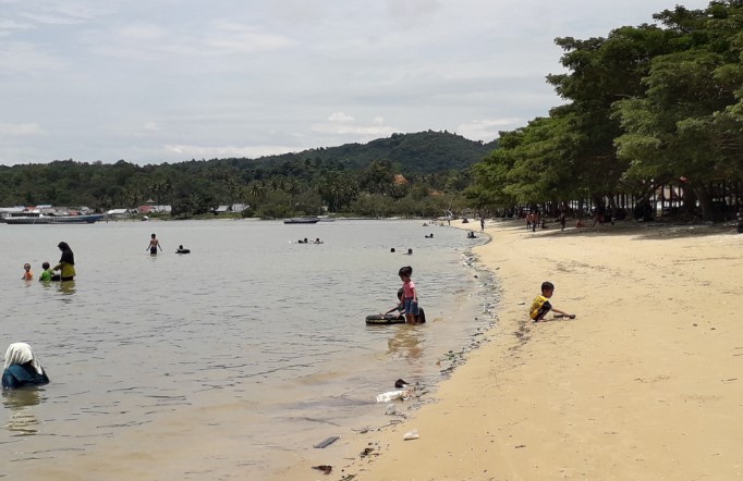 Pantai Nambo Rizky Mujianto, 1. Taman Nasional Wakatobi, 2. Pantai Nirwana, 3. Kendari Beach, 4. Pulau Wisata Bokori, 5. Pantai Toronipa, 6. Pantai Nambo, 7. Pulau Muna, 8. Pantai Katembe, 9. Pulau Labengke, 10. Pulau Sagori, 11. Pulau Liwutonkidi, 12. Pantai Ujung Batuatas