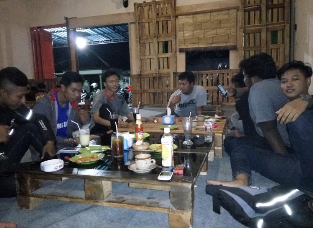 Paleet Cafee Andy Kurniawan, 1. Angkringan Mbok Nom Rembang, 2. Orso Gelato &amp; Cafe Rembang, 3. Reunique Cafe, 4. Balcony Resto And Cafe, 5. Ranu Coffee &amp; Eatery, 6. Satu Lagi, 7. Warung kopi kresen, 8. NoboN Coffe, 9. PILAR Coffee &amp; Space, 10. BARIX COFFEE – MANUAL BREW INSIDE, 11. Kedai Kongkow, 12. Biskope Cafe, 13. Dunia Akhirat Coffee &amp; Eatery, 14. Cokro Cafe, 15. Warung Kopi Mr. Hendro, 16. Kafe Kedai Kopi 46 Pantura Rembang, 17. SevenShake, 18. Starbox, 19. Zero Cafe, 20. Rantina Cafe &amp; Chill, 21. Summit Cafe, 22. Paleet Cafee, 23. Papi coepliezt, 24. Tentang Kopi Cafe &amp; Resto, 25. Sky Monster Cafe (SM), 26. Chawis coffee
