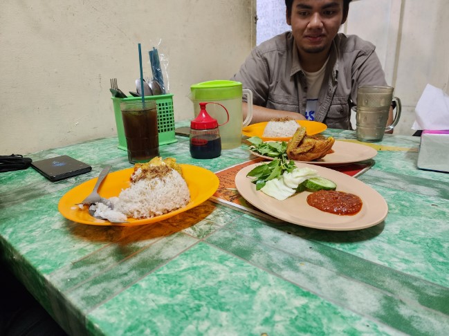 Pecel Lele Barokah Rafi Muhammad Daffa, 1. Warung Makan Betawi Ngoempoel, 2. Rm. Segar Daun, 3. Warung makan 99 chinese &amp; sea food, 4. Warung Makan Bahari, 5. Warung Samtari, 6. Ayam Babeh Beji, 7. Sas-Q Ayam Bakar &amp; Seafood, 8. warung makan AL MAIDAH, 9. TRIO MINANG, 10. Dapoer Bunda Nunu, 11. Dimsum &amp; Kebab Anak Sultan, 12. Geprek Cibos, 13. Pecel Lele Barokah, 14. WR.Samtari Djadi Berkah