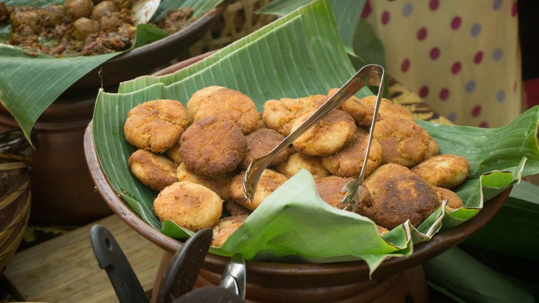 Perkedel bakar via Detik, 1. Dodol Belimbing, 2. Ketoprak Cimol, 3. Toge Goreng, 4. Gado-gado Depok, 5. Perkedel bakar, 6. Dodol Jambu Biji, 7. Peyek Galih / Gale, 8. Biskuit Temma, 9. Bakso Comberan, 10. Nastar Belimbing, 11. Rujak cireng, 12. Soto Depok
