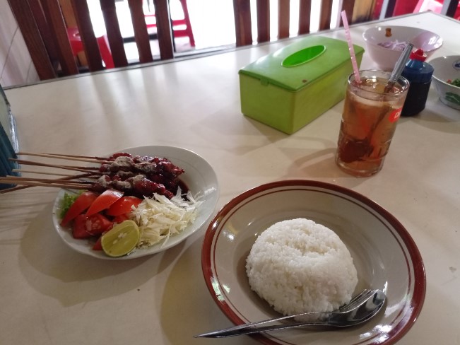 Pondok Sate Pak H. Karno Teknisi Anyar, 1. Sate Ayam Pak Tayu, 2. Sate Ayam Pak Slamet, 3. Warung Makan Sate Ayam Pak Jangkung, 4. Sate Ayam Blora Pak Kasdi, 5. Sate Ayam Ponorogo Pak Bagong, 6. Sate Ayam Pak Hadi, 7. Sate Ayam Pak Supar, 8. Sate Ayam Pak Budi, 9. Sate Ayam Pak Pono, 10. Sate Ayam Ponorogo Pak Mo, 11. Pondok Sate Pak H. Karno, 12. Sate Ayam Pak Yanto, 13. Sate Ayam Pak Hasan