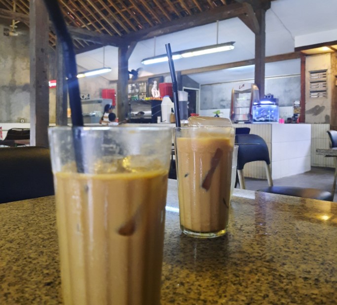 Pranadjaya coffee Julian Winner, 1. Burjo POLOPES, 2. Nyaman Coffee And Eatery, 3. Rumah Kopi Sragen, 4. Cengkir Klopo Coffee And Resto, 5. Locomotive Resto & Cafe, 6. Ragil Resto, 7. Pranadjaya coffee, 8. Omah Lawas Sragen, 9. BIG BEAT MAMA’S RESTAURAN & CAFE, 10. Gedhein Kopi, 11. Kopi Gati, 12. Mocitea Corner, 13. Omah Prahu Coffee & Resto, 14. Rules Coffee and Kitchen, 15. Dodolanan Cafe, 16. Nittie Coffee, 17. DjadjanDW, 18. Kenbirti coffee & bites, 19. History Coffee.SRG, 20. Reunikopi, 21. SAPA KETIGA, 22. Area Pedas, 23. Cafe Oemah Sedulur, 24. Lubby Cafe, 25. Coffee.blackbee