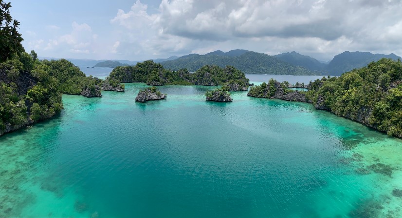 Pulau Labengke tinon padmi, 1. Taman Nasional Wakatobi, 2. Pantai Nirwana, 3. Kendari Beach, 4. Pulau Wisata Bokori, 5. Pantai Toronipa, 6. Pantai Nambo, 7. Pulau Muna, 8. Pantai Katembe, 9. Pulau Labengke, 10. Pulau Sagori, 11. Pulau Liwutonkidi, 12. Pantai Ujung Batuatas