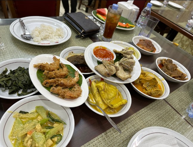 Restoran Garuda Wesley Wong, 1. TanSu Kemayoran, 2. Bopet Mini Benhil, 3. Restoran Garuda, 4. Sana Sini Restaurant, 5. Bubur Kwang Tung, 6. Bubur Cikini H.R. Sulaiman, 7. Bakmi A Boen, 8. Kedai Tjikini, 9. Mie Ayam Gondangdia, 10. Spesial Soto Boyolali (SSB ) Hj Hesti Widodo, Pecenongan, 11. Sabang 16 Kopi dan Srikaya, 12. Dua Nyonya Restaurant, 13. Gado-Gado Cikini (Renie), 14. Gado-Gado Cemara (Sejak 1947), 15. Nasi Uduk Gondangdia, 16. Soto Kudus Ayam Kampung Kembang Joyo, 17. Gudeg Jogja Bu Tinah