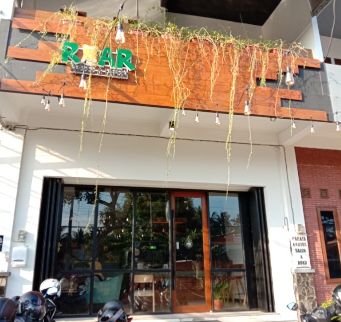 Roar Coffee and Eatery LuiLui, 1. Bogowonto 77 Resto &amp; Coffee, 2. Kopi Candi, 3. Semerbak Coffee, 4. Eiffel Ice Cream &amp; Resto, 5. Kopijawi, 6. Kape Kapi, 7. Soul Coffee &amp; Resto, 8. Kedai Pekarangan Coffee and Spice Drinks, 9. Pangena Family Resto &amp; Coffee Shop, 10. NONA Dessert &amp; Chill, 11. Kopi Kembang Sepasang, 12. Roar Coffee and Eatery, 13. SULTHAN KOPI &amp; EATERY, 14. Masterpiece Billiards And Cafe, 15. Kopi Joss Purworejo, 16. Ndelikwae, 17. Kebon N’dalem, 18. Kopi Djo, 19. Tulip Bakery, Cakes &amp; Coffee Shop, 20. Echosistem, 21. Cafe Angkringan Iyut’s, 22. Becos Cafe, 23. Temanja Post House, 24. KEMARI Kedai Kopi, 25. Kedai kopi ndeso, 26. Thriving.coffee, 27. Communitea coffee, 28. Teras Kopi Labbaik