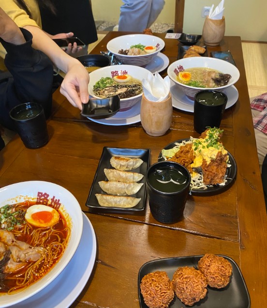 Roji Ramen Bintaro Hendra Santoso, 1. Ramen Seirock-Ya – ÆON Mall BSD City, 2. SAI RAMEN 再ラーメン SYNERGY, 3. Yukado Ramen Serpong, 4. Roji Ramen Bintaro, 5. Ichiraku Ramen, 6. Jonkira Ramen, 7. Ikkudo Ichi The Breeze BSD, 8. RamenYA! Summarecon Mall Serpong, 9. Ramen Girl, One District Metland, 10. Kurabu Ramen, 11. Street Ramen, 12. Jinsei no men