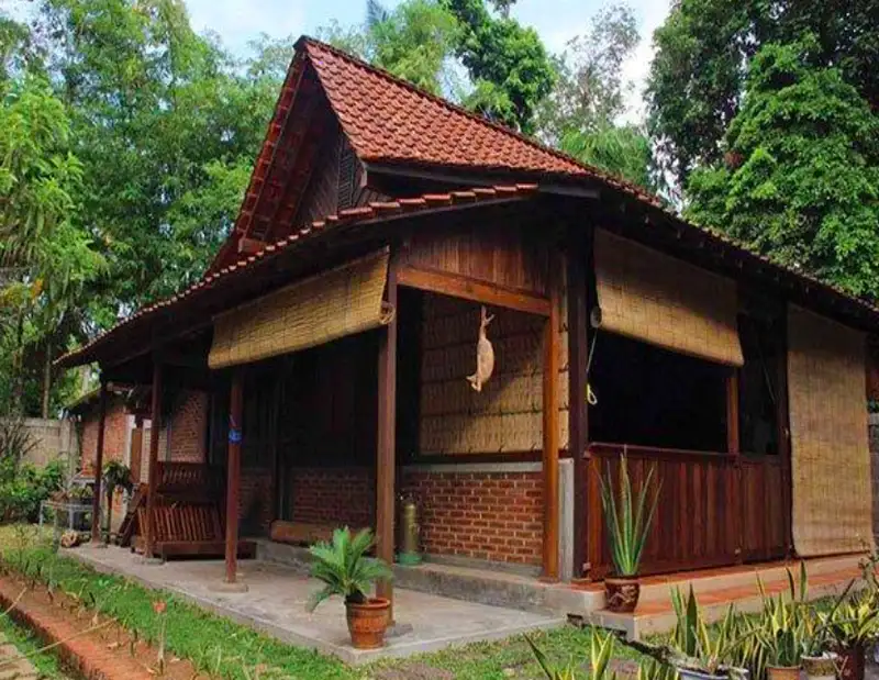 Rumah Kampung via Ruparuap, 1. Rumah Joglo Sinom, 2. Joglo Jompongan, 3. Joglo Pangrawit, 4. Joglo Lawakan, 5. Rumah Limasan, 6. Rumah Kampung, 7. Rumah Panggang PE, 8. Rumah Tajug, 9. Joglo Mangkurat, 10. Joglo Hageng