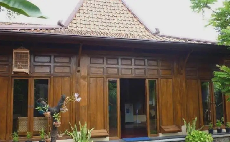 Rumah Panggang PE via Tokopedia, 1. Rumah Joglo Sinom, 2. Joglo Jompongan, 3. Joglo Pangrawit, 4. Joglo Lawakan, 5. Rumah Limasan, 6. Rumah Kampung, 7. Rumah Panggang PE, 8. Rumah Tajug, 9. Joglo Mangkurat, 10. Joglo Hageng