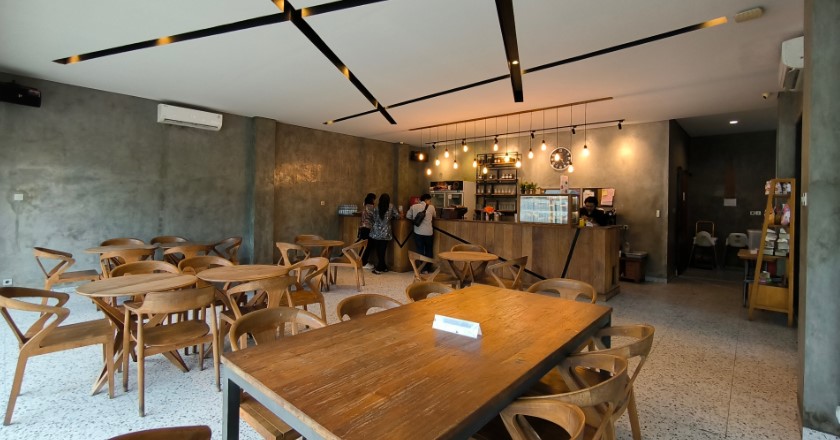 SATU LAGI REMBANG Aniffudin Faizal Reza, 1. Angkringan Mbok Nom Rembang, 2. Orso Gelato &amp; Cafe Rembang, 3. Reunique Cafe, 4. Balcony Resto And Cafe, 5. Ranu Coffee &amp; Eatery, 6. Satu Lagi, 7. Warung kopi kresen, 8. NoboN Coffe, 9. PILAR Coffee &amp; Space, 10. BARIX COFFEE – MANUAL BREW INSIDE, 11. Kedai Kongkow, 12. Biskope Cafe, 13. Dunia Akhirat Coffee &amp; Eatery, 14. Cokro Cafe, 15. Warung Kopi Mr. Hendro, 16. Kafe Kedai Kopi 46 Pantura Rembang, 17. SevenShake, 18. Starbox, 19. Zero Cafe, 20. Rantina Cafe &amp; Chill, 21. Summit Cafe, 22. Paleet Cafee, 23. Papi coepliezt, 24. Tentang Kopi Cafe &amp; Resto, 25. Sky Monster Cafe (SM), 26. Chawis coffee