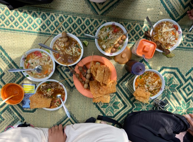 SOTO AYAM PAK.GENIT Qotrun Nada