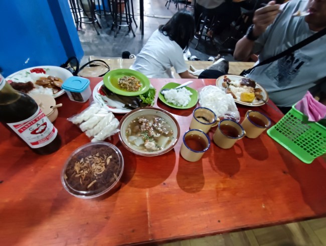 SOTO BANDUNG SARASA Joko Andrianto, 1. Spesial Soto Boyolali (SSB) Hj Hesti Widodo, 2. Soto Ojolali, 3. Sedari Resto, 4. RM Soto Ayam asli Lamongan Cak Mad, 5. Soto Ayam Garang Asem Bangkong, 6. Soto Bandung Pak Simon, 7. SOTO BANDUNG SARASA, 8. Soto AHRI, 9. Soto Bandung M Tarya, 10. Soto Kudus Kliwon, 11. Rumah Makan Soto Ojolali, 12. Soto Betawi H Mamat, 13. Soto Banjir Karang Anyar Sejak 1955, 14. Soto Mie Bogor Pak Kadir Bandung, 15. Soto Sulung Cihampelas, 16. Soto Sulung H. Gendut Tamoy, 17. Warung Soto Madura Cak Holis ayam &amp; sulung, 18. Nasi Soto Cak Tohir, 19. Soto Madura Cak Alim