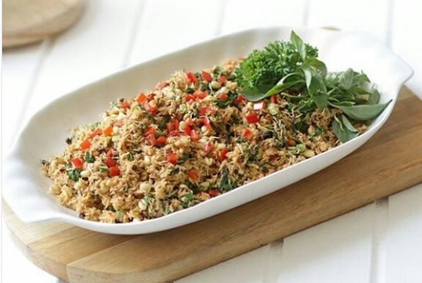 Sambal Tappa, 1. Ikan Gohu, 2. Papeda, 3. Nasi Lapola, 4. Woku Komo-komo, 5. Kohu-kohu, 6. Sambal Colo-colo, 7. Bubur Ne, 8. Bubur Sagu Ubi, 9. Kopi Sibu-sibu, 10. Bobengka, 11. Ikan Kuah Pala Banda, 12. Ikan Asap, 13. Kasbi Komplet, 14. Cempedak Goreng, 15. Acar Kuning, 16. Sambal Tappa, 17. Lapis Palaro