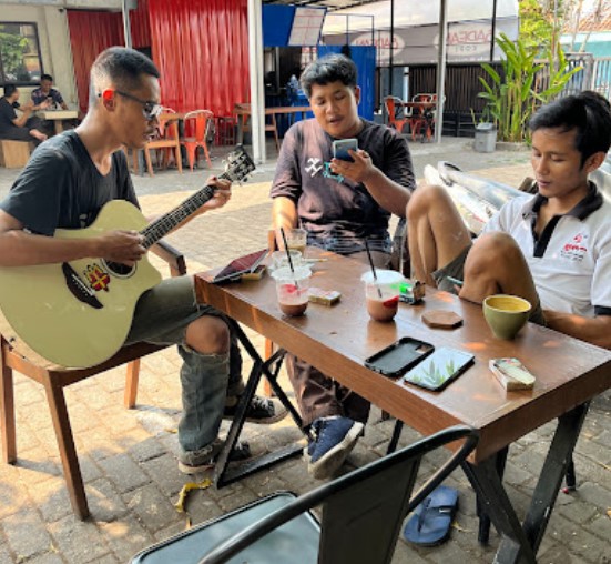 Sadean Kopi syaiful islam, 1. Coffee And Beyond, 2. Teh Jawa Resto, 3. DKK Kafe (Diet Kapan Kapan), 4. Jozzy Cafe, 5. OASIS COFFEE, 6. Kopi Candu Pekalongan, 7. Arto Cafe &amp; Gelato, 8. Corleone Cafe, 9. Jong Java Cafe, 10. Tanda Tanya Coffee, 11. Jagad Cafe, 12. Anak Panah Kopi + Pekalongan, 13. Cafe Hitam Putih, 14. My story Pekalongan , 15. MOKSHA COFFEE SPACE, 16. KLAKON Pekalongan, 17. Kayoe Coffee Barn Petungkriyono, 18. Sadean Kopi, 19. Batas Desa Coffee, 20. Kapeo Kopi Kedungwuni