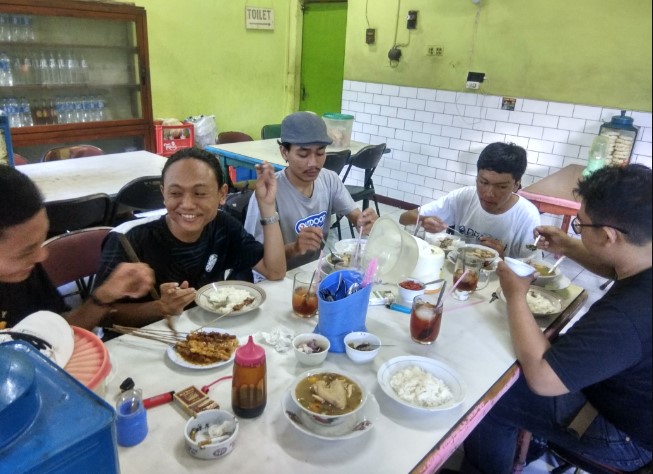 Sate Ayam Ponorogo Pak Bagong No Cap, 1. Sate Ayam Pak Tayu, 2. Sate Ayam Pak Slamet, 3. Warung Makan Sate Ayam Pak Jangkung, 4. Sate Ayam Blora Pak Kasdi, 5. Sate Ayam Ponorogo Pak Bagong, 6. Sate Ayam Pak Hadi, 7. Sate Ayam Pak Supar, 8. Sate Ayam Pak Budi, 9. Sate Ayam Pak Pono, 10. Sate Ayam Ponorogo Pak Mo, 11. Pondok Sate Pak H. Karno, 12. Sate Ayam Pak Yanto, 13. Sate Ayam Pak Hasan
