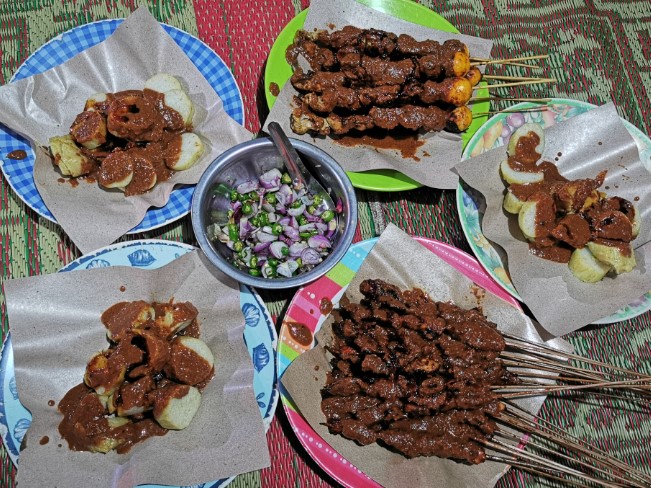 Sate Ayam Pak Hasan Taufan Kurniawan, 1. Sate Ayam Pak Tayu, 2. Sate Ayam Pak Slamet, 3. Warung Makan Sate Ayam Pak Jangkung, 4. Sate Ayam Blora Pak Kasdi, 5. Sate Ayam Ponorogo Pak Bagong, 6. Sate Ayam Pak Hadi, 7. Sate Ayam Pak Supar, 8. Sate Ayam Pak Budi, 9. Sate Ayam Pak Pono, 10. Sate Ayam Ponorogo Pak Mo, 11. Pondok Sate Pak H. Karno, 12. Sate Ayam Pak Yanto, 13. Sate Ayam Pak Hasan