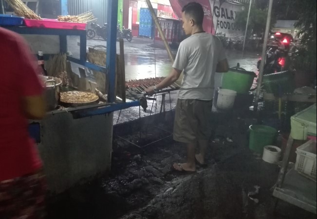 Sate Ayam Pak Yanto Tresno Sugeng Setyawan, 1. Sate Ayam Pak Tayu, 2. Sate Ayam Pak Slamet, 3. Warung Makan Sate Ayam Pak Jangkung, 4. Sate Ayam Blora Pak Kasdi, 5. Sate Ayam Ponorogo Pak Bagong, 6. Sate Ayam Pak Hadi, 7. Sate Ayam Pak Supar, 8. Sate Ayam Pak Budi, 9. Sate Ayam Pak Pono, 10. Sate Ayam Ponorogo Pak Mo, 11. Pondok Sate Pak H. Karno, 12. Sate Ayam Pak Yanto, 13. Sate Ayam Pak Hasan