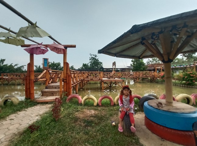 Saung Bali linggarsari Wiwie Dwi Agustia, 1. Curug Cigentis, 2. Hutan Perum Perhutani, 3. Kampung Turis Water &amp; Adventure Park, 4. Curug Bandung Loji Karawang, 5. Cipaga Stone Park, 6. Puncak Sempur Koffi Hideung, 7. Bukit Kembar Puncak Pinus, 8. NEW MARIGOLD GARDEN, 9. Saung Bali Linggarsari, 10. Taruma Leisure Waterpark, 11. Green Canyon Loji