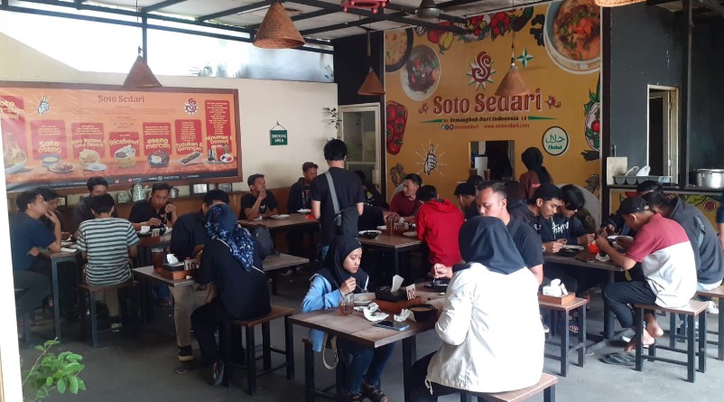 Sedari Resto, 1. Spesial Soto Boyolali (SSB) Hj Hesti Widodo, 2. Soto Ojolali, 3. Sedari Resto, 4. RM Soto Ayam asli Lamongan Cak Mad, 5. Soto Ayam Garang Asem Bangkong, 6. Soto Bandung Pak Simon, 7. SOTO BANDUNG SARASA, 8. Soto AHRI, 9. Soto Bandung M Tarya, 10. Soto Kudus Kliwon, 11. Rumah Makan Soto Ojolali, 12. Soto Betawi H Mamat, 13. Soto Banjir Karang Anyar Sejak 1955, 14. Soto Mie Bogor Pak Kadir Bandung, 15. Soto Sulung Cihampelas, 16. Soto Sulung H. Gendut Tamoy, 17. Warung Soto Madura Cak Holis ayam &amp; sulung, 18. Nasi Soto Cak Tohir, 19. Soto Madura Cak Alim