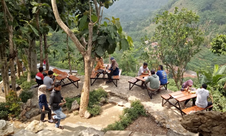 Selam Semliro Winno Ardhana, 1. Bukit Puteran, 2. Selam Semliro, 3. Puncak Natas Angin Muria, 4. The Hills Vaganza, 5. Hidden Canyon Rahtawu, 6. Air Terjun Kali Banteng, 7. Air Terjun Montel, 8. Air Terjun Watu Gompeng, 9. Wana Wisata Ternadi, 10. Pemandian Alami Rahtawu, 11. Wisata Pijar Park, 12. Wana Wisata Kajar, 13. Alun-alun Simpang 7 Kudus