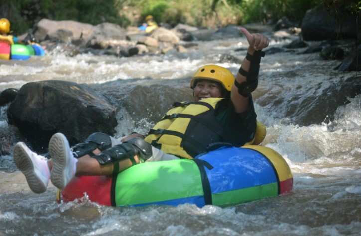 Sitalang River Tubing Rivertubing Sitalang, 1. Taman Tingkir Kota Salatiga, 2. Taman Kota Salatiga, 3. Selasar Kartini, 4. Lapangan Pancasila, 5. Kolam Renang Kalitaman, 6. Taman Cerdas Salatiga, 7. Kolam Renang Grand Wahid Hotel Salatiga, 8. Prasasti Plumpungan, 9. Pohon Pengantin Salatiga, 10. Taman Wisata Sejarah Kota Salatiga (TWSS), 11. TITD Hok Tek Bio, 12. Tapak hapsari, 13. Air terjun joko tingkir, 14. Uwit Art Space, 15. Rumah Khalwat Roncalli, 16. Wisata Edukasi Argotelo, 17. Sitalang River Tubing, 18. Mata Air Benoyo, 19. Taman Sidomukti, 20. Desa Wisata Tingkir Lor, 21. Resto Kalibatur Salatiga, 22. Gereja Kristen Jawa Salib Putih, 23. D’Emmerick