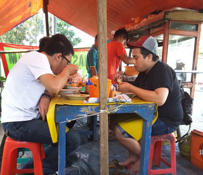 Soto Madura Cak Alim Yoyok Mn, 1. Spesial Soto Boyolali (SSB) Hj Hesti Widodo, 2. Soto Ojolali, 3. Sedari Resto, 4. RM Soto Ayam asli Lamongan Cak Mad, 5. Soto Ayam Garang Asem Bangkong, 6. Soto Bandung Pak Simon, 7. SOTO BANDUNG SARASA, 8. Soto AHRI, 9. Soto Bandung M Tarya, 10. Soto Kudus Kliwon, 11. Rumah Makan Soto Ojolali, 12. Soto Betawi H Mamat, 13. Soto Banjir Karang Anyar Sejak 1955, 14. Soto Mie Bogor Pak Kadir Bandung, 15. Soto Sulung Cihampelas, 16. Soto Sulung H. Gendut Tamoy, 17. Warung Soto Madura Cak Holis ayam &amp; sulung, 18. Nasi Soto Cak Tohir, 19. Soto Madura Cak Alim