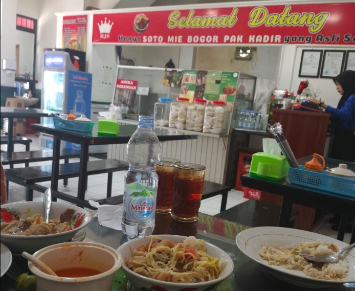 Soto Mie Bogor Pak Kadir Bandung jamal izoll, 1. Spesial Soto Boyolali (SSB) Hj Hesti Widodo, 2. Soto Ojolali, 3. Sedari Resto, 4. RM Soto Ayam asli Lamongan Cak Mad, 5. Soto Ayam Garang Asem Bangkong, 6. Soto Bandung Pak Simon, 7. SOTO BANDUNG SARASA, 8. Soto AHRI, 9. Soto Bandung M Tarya, 10. Soto Kudus Kliwon, 11. Rumah Makan Soto Ojolali, 12. Soto Betawi H Mamat, 13. Soto Banjir Karang Anyar Sejak 1955, 14. Soto Mie Bogor Pak Kadir Bandung, 15. Soto Sulung Cihampelas, 16. Soto Sulung H. Gendut Tamoy, 17. Warung Soto Madura Cak Holis ayam &amp; sulung, 18. Nasi Soto Cak Tohir, 19. Soto Madura Cak Alim