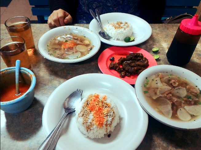 Soto Ojo Lali - Poko'e Maksyuss Jemy Channel, 1. Spesial Soto Boyolali (SSB) Hj Hesti Widodo, 2. Soto Ojolali, 3. Sedari Resto, 4. RM Soto Ayam asli Lamongan Cak Mad, 5. Soto Ayam Garang Asem Bangkong, 6. Soto Bandung Pak Simon, 7. SOTO BANDUNG SARASA, 8. Soto AHRI, 9. Soto Bandung M Tarya, 10. Soto Kudus Kliwon, 11. Rumah Makan Soto Ojolali, 12. Soto Betawi H Mamat, 13. Soto Banjir Karang Anyar Sejak 1955, 14. Soto Mie Bogor Pak Kadir Bandung, 15. Soto Sulung Cihampelas, 16. Soto Sulung H. Gendut Tamoy, 17. Warung Soto Madura Cak Holis ayam &amp; sulung, 18. Nasi Soto Cak Tohir, 19. Soto Madura Cak Alim