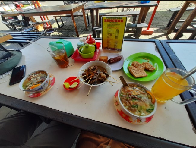 Soto Ayam Garang Asem Bangkong Eries Bagita Jayanti, 1. Spesial Soto Boyolali (SSB) Hj Hesti Widodo, 2. Soto Ojolali, 3. Sedari Resto, 4. RM Soto Ayam asli Lamongan Cak Mad, 5. Soto Ayam Garang Asem Bangkong, 6. Soto Bandung Pak Simon, 7. SOTO BANDUNG SARASA, 8. Soto AHRI, 9. Soto Bandung M Tarya, 10. Soto Kudus Kliwon, 11. Rumah Makan Soto Ojolali, 12. Soto Betawi H Mamat, 13. Soto Banjir Karang Anyar Sejak 1955, 14. Soto Mie Bogor Pak Kadir Bandung, 15. Soto Sulung Cihampelas, 16. Soto Sulung H. Gendut Tamoy, 17. Warung Soto Madura Cak Holis ayam &amp; sulung, 18. Nasi Soto Cak Tohir, 19. Soto Madura Cak Alim