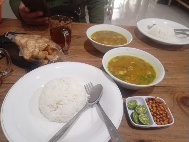 Soto AHRI Dwi Yunie, 1. Spesial Soto Boyolali (SSB) Hj Hesti Widodo, 2. Soto Ojolali, 3. Sedari Resto, 4. RM Soto Ayam asli Lamongan Cak Mad, 5. Soto Ayam Garang Asem Bangkong, 6. Soto Bandung Pak Simon, 7. SOTO BANDUNG SARASA, 8. Soto AHRI, 9. Soto Bandung M Tarya, 10. Soto Kudus Kliwon, 11. Rumah Makan Soto Ojolali, 12. Soto Betawi H Mamat, 13. Soto Banjir Karang Anyar Sejak 1955, 14. Soto Mie Bogor Pak Kadir Bandung, 15. Soto Sulung Cihampelas, 16. Soto Sulung H. Gendut Tamoy, 17. Warung Soto Madura Cak Holis ayam &amp; sulung, 18. Nasi Soto Cak Tohir, 19. Soto Madura Cak Alim