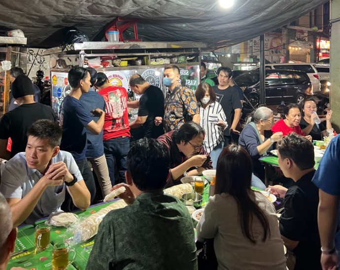 Soto Bandung Pak Simon Herin Sugana, 1. Spesial Soto Boyolali (SSB) Hj Hesti Widodo, 2. Soto Ojolali, 3. Sedari Resto, 4. RM Soto Ayam asli Lamongan Cak Mad, 5. Soto Ayam Garang Asem Bangkong, 6. Soto Bandung Pak Simon, 7. SOTO BANDUNG SARASA, 8. Soto AHRI, 9. Soto Bandung M Tarya, 10. Soto Kudus Kliwon, 11. Rumah Makan Soto Ojolali, 12. Soto Betawi H Mamat, 13. Soto Banjir Karang Anyar Sejak 1955, 14. Soto Mie Bogor Pak Kadir Bandung, 15. Soto Sulung Cihampelas, 16. Soto Sulung H. Gendut Tamoy, 17. Warung Soto Madura Cak Holis ayam &amp; sulung, 18. Nasi Soto Cak Tohir, 19. Soto Madura Cak Alim