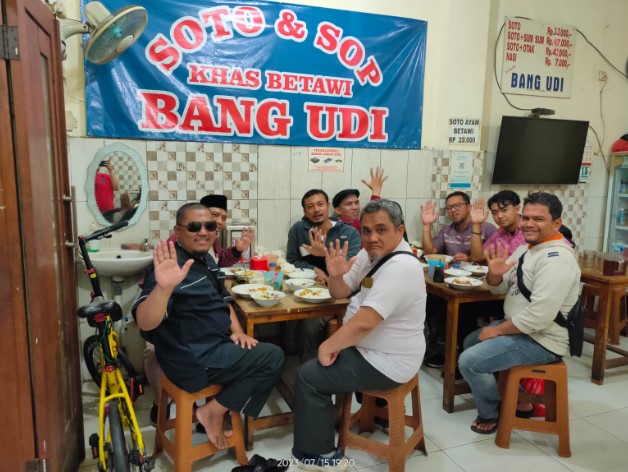 Soto Bang Udi, 1. Soto Betawi Globe H.Oji, 2. Soto Betawi Roxy H. Darwasa, 3. Soto Betawi H. Ma’ruf, 4. Soto Jakarta “Mas Hari”, 5. Soto Betawi H.Umar Idris, 6. Kedai Soto Bu Nyai, 7. Soto Kaki Sapi Bang Mamat, 8. Soto dan Sop Khas Betawi Bang Adi, 9. Soto Bang Udi, 10. Soto Betawi Pak Kumis, 11. Soto Jakarta Bawah Rel, 12. Soto Jakarta Pak H. Yus Cempaka Putih, 13. Soto & Sop Betawi Pa’ Marjuki, 14. Soto Betawi Haji Husen