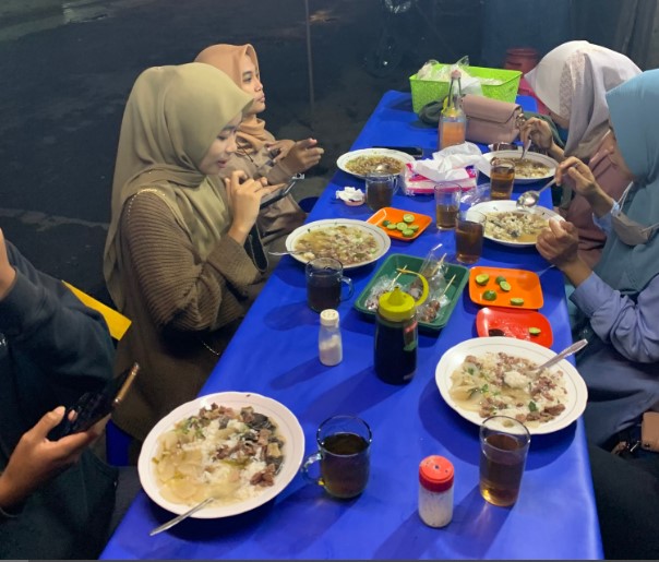 Soto Banjir Karang Anyar Sejak 1955, 1. Spesial Soto Boyolali (SSB) Hj Hesti Widodo, 2. Soto Ojolali, 3. Sedari Resto, 4. RM Soto Ayam asli Lamongan Cak Mad, 5. Soto Ayam Garang Asem Bangkong, 6. Soto Bandung Pak Simon, 7. SOTO BANDUNG SARASA, 8. Soto AHRI, 9. Soto Bandung M Tarya, 10. Soto Kudus Kliwon, 11. Rumah Makan Soto Ojolali, 12. Soto Betawi H Mamat, 13. Soto Banjir Karang Anyar Sejak 1955, 14. Soto Mie Bogor Pak Kadir Bandung, 15. Soto Sulung Cihampelas, 16. Soto Sulung H. Gendut Tamoy, 17. Warung Soto Madura Cak Holis ayam &amp; sulung, 18. Nasi Soto Cak Tohir, 19. Soto Madura Cak Alim
