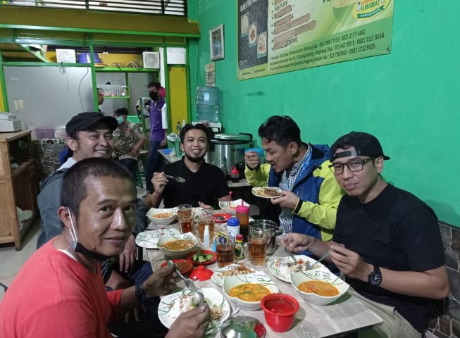 Soto Betawi H Mamat. mylunakids, 1. Spesial Soto Boyolali (SSB) Hj Hesti Widodo, 2. Soto Ojolali, 3. Sedari Resto, 4. RM Soto Ayam asli Lamongan Cak Mad, 5. Soto Ayam Garang Asem Bangkong, 6. Soto Bandung Pak Simon, 7. SOTO BANDUNG SARASA, 8. Soto AHRI, 9. Soto Bandung M Tarya, 10. Soto Kudus Kliwon, 11. Rumah Makan Soto Ojolali, 12. Soto Betawi H Mamat, 13. Soto Banjir Karang Anyar Sejak 1955, 14. Soto Mie Bogor Pak Kadir Bandung, 15. Soto Sulung Cihampelas, 16. Soto Sulung H. Gendut Tamoy, 17. Warung Soto Madura Cak Holis ayam &amp; sulung, 18. Nasi Soto Cak Tohir, 19. Soto Madura Cak Alim