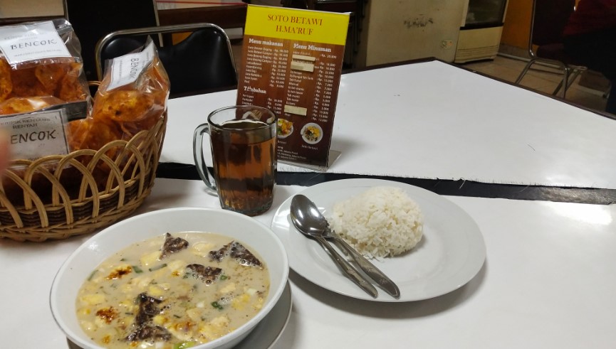 Soto Betawi H. Ma'ruf Nofendra Channel, 1. Soto Betawi Globe H.Oji, 2. Soto Betawi Roxy H. Darwasa, 3. Soto Betawi H. Ma’ruf, 4. Soto Jakarta “Mas Hari”, 5. Soto Betawi H.Umar Idris, 6. Kedai Soto Bu Nyai, 7. Soto Kaki Sapi Bang Mamat, 8. Soto dan Sop Khas Betawi Bang Adi, 9. Soto Bang Udi, 10. Soto Betawi Pak Kumis, 11. Soto Jakarta Bawah Rel, 12. Soto Jakarta Pak H. Yus Cempaka Putih, 13. Soto & Sop Betawi Pa’ Marjuki, 14. Soto Betawi Haji Husen