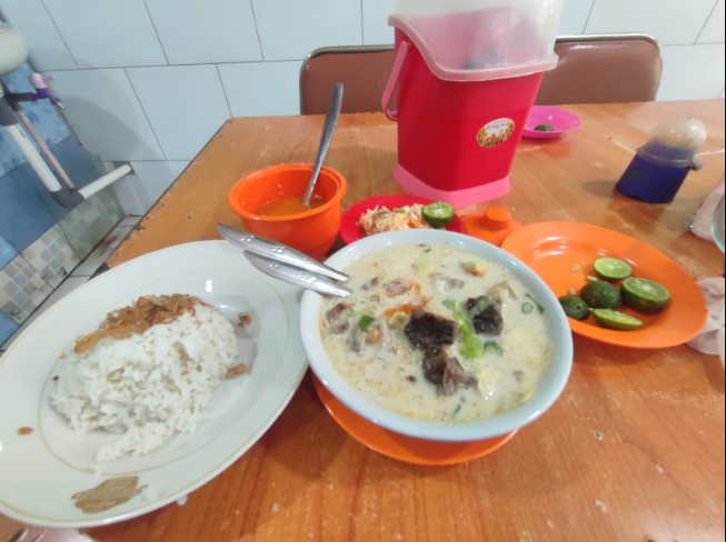 Soto Betawi Pak Kumis Acep Ansor, 1. Soto Betawi Globe H.Oji, 2. Soto Betawi Roxy H. Darwasa, 3. Soto Betawi H. Ma’ruf, 4. Soto Jakarta “Mas Hari”, 5. Soto Betawi H.Umar Idris, 6. Kedai Soto Bu Nyai, 7. Soto Kaki Sapi Bang Mamat, 8. Soto dan Sop Khas Betawi Bang Adi, 9. Soto Bang Udi, 10. Soto Betawi Pak Kumis, 11. Soto Jakarta Bawah Rel, 12. Soto Jakarta Pak H. Yus Cempaka Putih, 13. Soto & Sop Betawi Pa’ Marjuki, 14. Soto Betawi Haji Husen