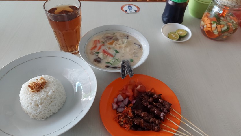 Soto Jakarta Pak H. Yus Cempaka Putih Dike, 1. Soto Betawi Globe H.Oji, 2. Soto Betawi Roxy H. Darwasa, 3. Soto Betawi H. Ma’ruf, 4. Soto Jakarta “Mas Hari”, 5. Soto Betawi H.Umar Idris, 6. Kedai Soto Bu Nyai, 7. Soto Kaki Sapi Bang Mamat, 8. Soto dan Sop Khas Betawi Bang Adi, 9. Soto Bang Udi, 10. Soto Betawi Pak Kumis, 11. Soto Jakarta Bawah Rel, 12. Soto Jakarta Pak H. Yus Cempaka Putih, 13. Soto & Sop Betawi Pa’ Marjuki, 14. Soto Betawi Haji Husen