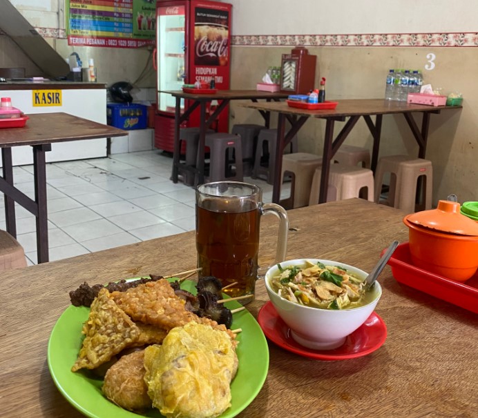 Soto Kudus Ayam Kampung Kembang Joyo Menhariq Noor (eyiq), 1. Kopi Oey, 2. Sabang 16 Kopi &amp; Srikaya, 3. Natrabu, 4. The Atjeh Connection Neo Sabang, 5. Nasi Gandul khas Pati, 6. Warung Soto Ceker &amp; Ranjau Pak Gendut, 7. Soto Kudus Ayam Kampung Kembang Joyo, 8. Romansa, 9. Soto Banjar Bang Suhai, 10. Rumah Makan Padang Sabang Jaya, 11. Warteg Ibu Sopi, 12. Warteg Ibu Wati