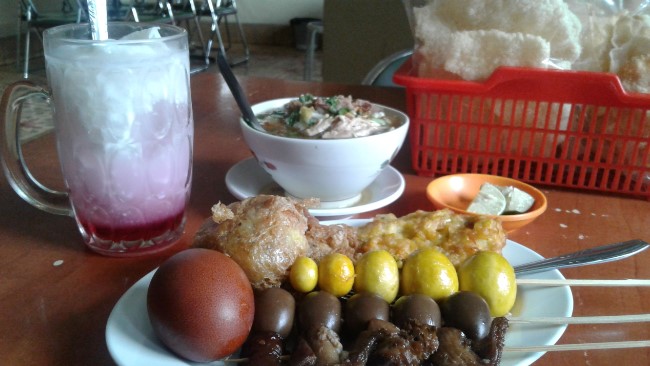 Soto Kudus Kliwon samuel irawan, 1. Spesial Soto Boyolali (SSB) Hj Hesti Widodo, 2. Soto Ojolali, 3. Sedari Resto, 4. RM Soto Ayam asli Lamongan Cak Mad, 5. Soto Ayam Garang Asem Bangkong, 6. Soto Bandung Pak Simon, 7. SOTO BANDUNG SARASA, 8. Soto AHRI, 9. Soto Bandung M Tarya, 10. Soto Kudus Kliwon, 11. Rumah Makan Soto Ojolali, 12. Soto Betawi H Mamat, 13. Soto Banjir Karang Anyar Sejak 1955, 14. Soto Mie Bogor Pak Kadir Bandung, 15. Soto Sulung Cihampelas, 16. Soto Sulung H. Gendut Tamoy, 17. Warung Soto Madura Cak Holis ayam &amp; sulung, 18. Nasi Soto Cak Tohir, 19. Soto Madura Cak Alim
