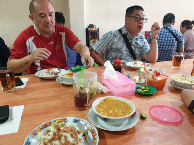 Soto Kaki Sapi Bang Mamat Raymond Sidharta, 1. Soto Betawi Globe H.Oji, 2. Soto Betawi Roxy H. Darwasa, 3. Soto Betawi H. Ma’ruf, 4. Soto Jakarta “Mas Hari”, 5. Soto Betawi H.Umar Idris, 6. Kedai Soto Bu Nyai, 7. Soto Kaki Sapi Bang Mamat, 8. Soto dan Sop Khas Betawi Bang Adi, 9. Soto Bang Udi, 10. Soto Betawi Pak Kumis, 11. Soto Jakarta Bawah Rel, 12. Soto Jakarta Pak H. Yus Cempaka Putih, 13. Soto & Sop Betawi Pa’ Marjuki, 14. Soto Betawi Haji Husen