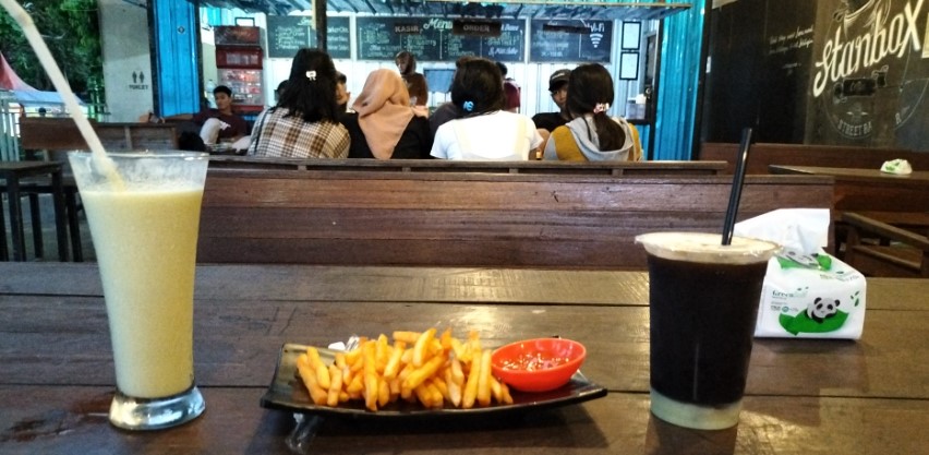 Starbox Alap-alap Nusantara, 1. Angkringan Mbok Nom Rembang, 2. Orso Gelato &amp; Cafe Rembang, 3. Reunique Cafe, 4. Balcony Resto And Cafe, 5. Ranu Coffee &amp; Eatery, 6. Satu Lagi, 7. Warung kopi kresen, 8. NoboN Coffe, 9. PILAR Coffee &amp; Space, 10. BARIX COFFEE – MANUAL BREW INSIDE, 11. Kedai Kongkow, 12. Biskope Cafe, 13. Dunia Akhirat Coffee &amp; Eatery, 14. Cokro Cafe, 15. Warung Kopi Mr. Hendro, 16. Kafe Kedai Kopi 46 Pantura Rembang, 17. SevenShake, 18. Starbox, 19. Zero Cafe, 20. Rantina Cafe &amp; Chill, 21. Summit Cafe, 22. Paleet Cafee, 23. Papi coepliezt, 24. Tentang Kopi Cafe &amp; Resto, 25. Sky Monster Cafe (SM), 26. Chawis coffee