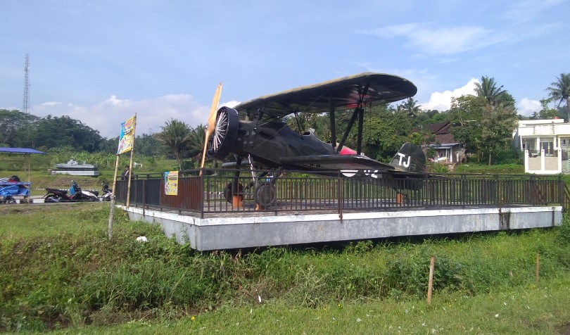 Taman Wisata Sejarah Kota Salatiga (TWSS) Leo Kembara, 1. Taman Tingkir Kota Salatiga, 2. Taman Kota Salatiga, 3. Selasar Kartini, 4. Lapangan Pancasila, 5. Kolam Renang Kalitaman, 6. Taman Cerdas Salatiga, 7. Kolam Renang Grand Wahid Hotel Salatiga, 8. Prasasti Plumpungan, 9. Pohon Pengantin Salatiga, 10. Taman Wisata Sejarah Kota Salatiga (TWSS), 11. TITD Hok Tek Bio, 12. Tapak hapsari, 13. Air terjun joko tingkir, 14. Uwit Art Space, 15. Rumah Khalwat Roncalli, 16. Wisata Edukasi Argotelo, 17. Sitalang River Tubing, 18. Mata Air Benoyo, 19. Taman Sidomukti, 20. Desa Wisata Tingkir Lor, 21. Resto Kalibatur Salatiga, 22. Gereja Kristen Jawa Salib Putih, 23. D’Emmerick
