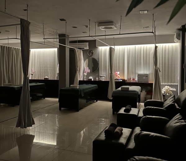The Bamboo Massage &amp; Reflexology Cristine Lembong, 1. Nest Reflexology, 2. ZEN Family Spa &amp; Reflexology, 3. Gaya Spa Wellness Wolter Monginsidi (HOME SPA), 4. Delta Spa Gunung Sahari, 5. Kokuo Family Massage &amp; Reflexology Senayan City, 6. Taman Sari Royal Heritage Spa, 7. PARADISE Family Reflexology &amp; Spa, Buaran, 8. Martha Tilaar Salon Day Spa, 9. Ha-Su Wellness and Reflexology Boutique, 10. Relax Living – The City Spa, 11. The Bamboo Massage &amp; Reflexology, 12. Klinik Kecantikan Ministry Treatment – Hair, Beauty &amp; Wellness, 13. Jasmine Pijat Reflexi Spa Massage Salon, 14. Bali Wangi Spa, 15. Jamu Body Treatments, 16. Aroma SPA, 17. King’s Royal Spa