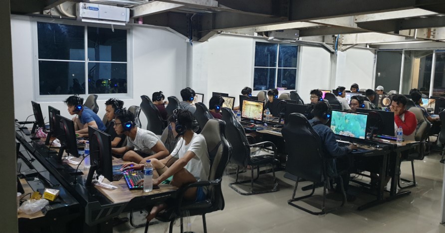 Tokyo GamingSpace Sunter, 1. Supernova Esports iCafe, 2. Raftel Cybernet, 3. Gamers Paradise, 4. Tokyo GamingSpace Sunter, 5. Colosseum Arena Palmerah, 6. Prima Warnet, 7. TNC Kemanggisan, 8. PIX Gaming Cafe, 9. Colosseum Arena Puri, 10. Mineski Infinity Cafe – Sunter, 11. Azure Command Centre, 12. Warnet 24 Jam Home Of Gamers Manunggal 2, 13. Spade Gaming Space Kemanggisan
