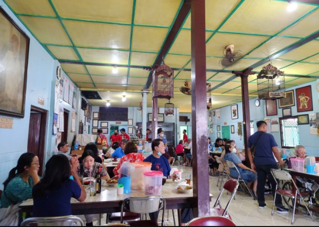 WARUNG SOTO KADIPIRO Bob Rubiyanto, 1. Ragusa Es Italia, 2. Zangrandi Ice Cream, 3. Cafe Batavia, 4. Toko Oen, 5. WARUNG SOTO KADIPIRO, 6. Braga Permai Bandung, 7. Kopi es tak kie, 8. Kikugawa Restaurant, 9. Wong fu kie, 10. Sumber Hidangan, 11. Restoran Trio, 12. Warma Pi’an