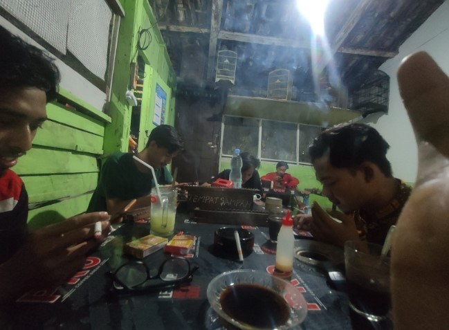 Warung Kopi Mr. Hendro N Nuha, 1. Angkringan Mbok Nom Rembang, 2. Orso Gelato &amp; Cafe Rembang, 3. Reunique Cafe, 4. Balcony Resto And Cafe, 5. Ranu Coffee &amp; Eatery, 6. Satu Lagi, 7. Warung kopi kresen, 8. NoboN Coffe, 9. PILAR Coffee &amp; Space, 10. BARIX COFFEE – MANUAL BREW INSIDE, 11. Kedai Kongkow, 12. Biskope Cafe, 13. Dunia Akhirat Coffee &amp; Eatery, 14. Cokro Cafe, 15. Warung Kopi Mr. Hendro, 16. Kafe Kedai Kopi 46 Pantura Rembang, 17. SevenShake, 18. Starbox, 19. Zero Cafe, 20. Rantina Cafe &amp; Chill, 21. Summit Cafe, 22. Paleet Cafee, 23. Papi coepliezt, 24. Tentang Kopi Cafe &amp; Resto, 25. Sky Monster Cafe (SM), 26. Chawis coffee