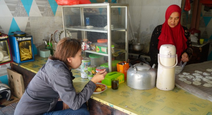 Warung Laksa Emak Hj. Uan Rudyanto A. Wibisono, 1. Laksa Bihun Cie Ikim, 2. Laksa Tangerang dekat Rel Kereta, 3. Laksa Bang Gondrong, 4. LAKSA SARI Soleh Ali, 5. Laksa Bogor, 6. laksa bang openg, 7. laksa benteng pak masitar, 8. Laksa Bang Kumis Bewok (KAWASAN KULINER), 9. laksa bang lepay (KAWASAN KULINER), 10. LAKSA MaMat Lupus, 11. Warung Laksa Emak Hj. Uan, 12. Laksa Tangerang Ci KimHua, 13. Laksa JOJO, 14. Laksa Bang Kumis Surya
