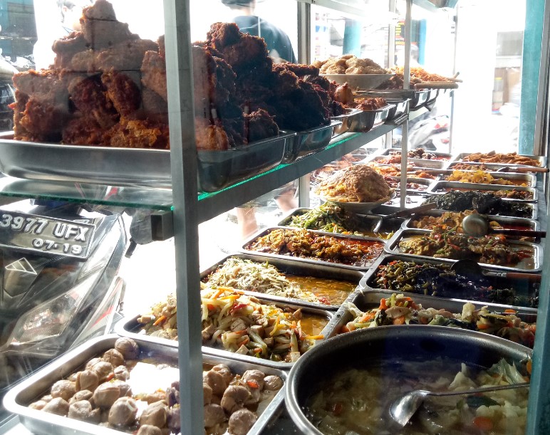 Warung Makan Bahari Sintia Puputh, 1. Warung Makan Betawi Ngoempoel, 2. Rm. Segar Daun, 3. Warung makan 99 chinese &amp; sea food, 4. Warung Makan Bahari, 5. Warung Samtari, 6. Ayam Babeh Beji, 7. Sas-Q Ayam Bakar &amp; Seafood, 8. warung makan AL MAIDAH, 9. TRIO MINANG, 10. Dapoer Bunda Nunu, 11. Dimsum &amp; Kebab Anak Sultan, 12. Geprek Cibos, 13. Pecel Lele Barokah, 14. WR.Samtari Djadi Berkah