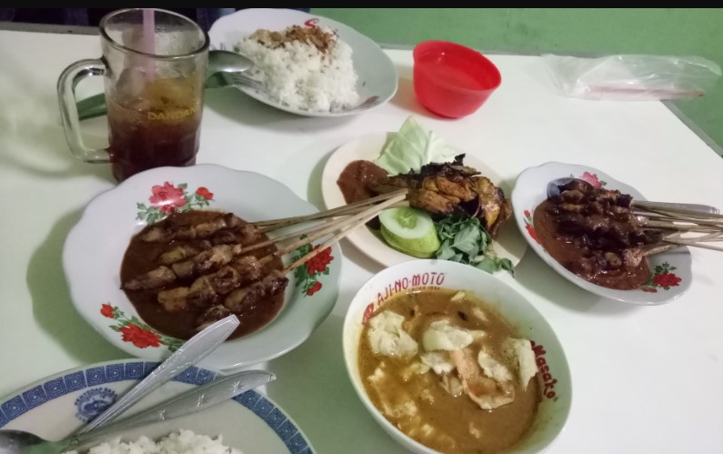 Warung Samtari Mutia Ayu Dianita, 1. Warung Makan Betawi Ngoempoel, 2. Rm. Segar Daun, 3. Warung makan 99 chinese &amp; sea food, 4. Warung Makan Bahari, 5. Warung Samtari, 6. Ayam Babeh Beji, 7. Sas-Q Ayam Bakar &amp; Seafood, 8. warung makan AL MAIDAH, 9. TRIO MINANG, 10. Dapoer Bunda Nunu, 11. Dimsum &amp; Kebab Anak Sultan, 12. Geprek Cibos, 13. Pecel Lele Barokah, 14. WR.Samtari Djadi Berkah
